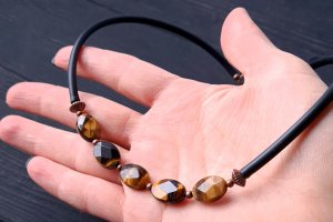 Комплект из тигриного глаза "Год тигра -12" - Описание
