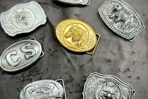 Кожаный ремень с тиснением - Описание