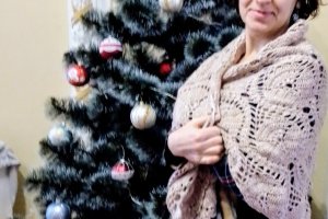 Тепла шаль бежевого кольору - Опис