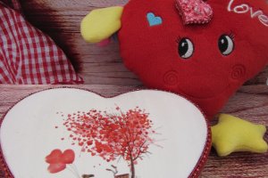 Столик-піднос у вигляді серця - Опис