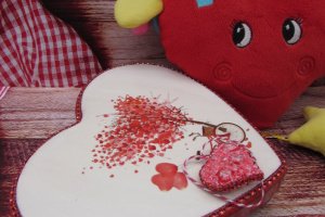 Столик-піднос у вигляді серця - Опис