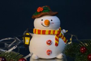 Снеговик с фонарем - Описание