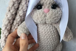 Работа Плюшевая зайка с бантиком