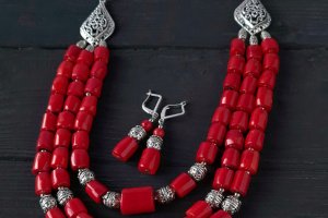 Сережки з натуральними коралами та срібними застібками № 400 - Опис