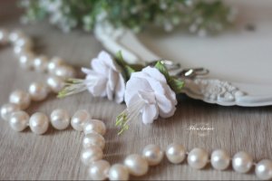 Белые серьги цветы фуксии из полимемерной глины - Описание