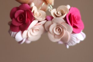 Розовые серьги ручной работы с пионами и розами - Описание