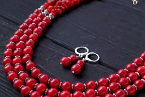 Комплект з натуральних коралів намисто і сережки №451 - Опис
