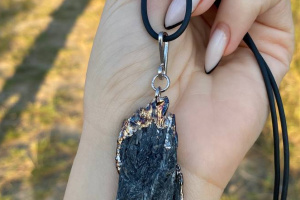 Кулон: "Черный кианит" 86.05 - Описание