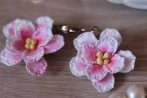 Розовые серьги фиалки - Описание