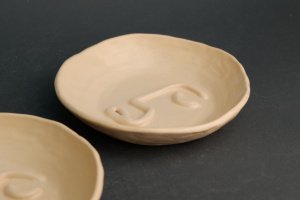 Керамічна тарілочка для прикрас, діаметр 16 см - Опис