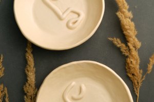 Керамічна тарілочка для прикрас, діаметр 16 см - Опис