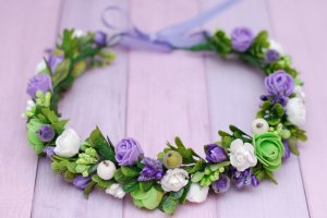 Венок веночек с цветами бело-фиолетово-салатовый