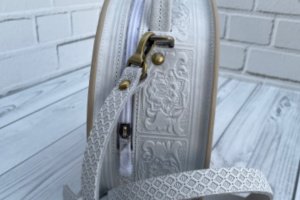 Кругла жіноча шкіряна сумочка через плече з ручкою - Опис