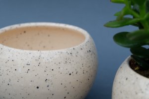 Керамічний бежевий вазон для квітів - Опис