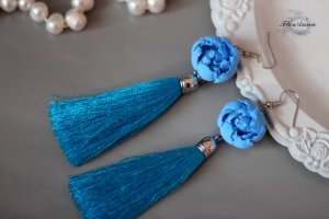 Голубые серьги кисточки ручной работы пионы - Описание