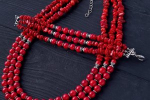 Браслет з натуральних червоних коралів трьохрядний - Опис