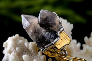 Кулон "Каменные объятия" 78/14 - Описание