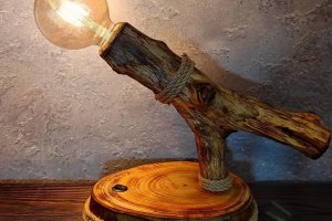Світильник настільний з дерева - Опис