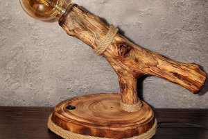 Світильник настільний з дерева - Опис