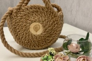 Женская круглая сумка из джута через плечо - Описание