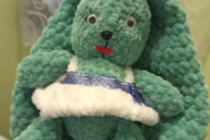 Игрушки вязаные крючком зайка - Описание