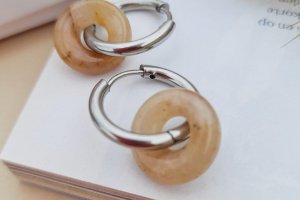 Работа Серьги-кольца конго с желтым нефритом