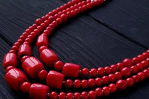 Натуральні корали і срібло намисто трьохрядне "Gordio" - Опис