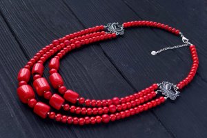 Натуральні корали і срібло намисто трьохрядне "Gordio" - Опис
