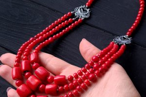 Натуральні корали і срібло намисто трьохрядне "Gordio" - Опис