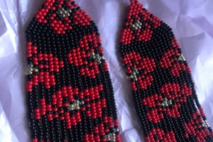 Сережки Маки - Опис