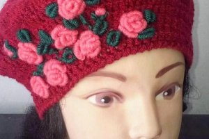 Работа Берет с вышивкой