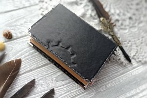 Шкіряний блокнот у подарунок чоловікові, хлопцеві, коханому - Опис