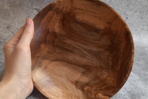 Тарілка з волоського горіха для подачі страв - Опис