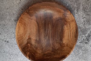 Тарілка з волоського горіха для подачі страв - Опис