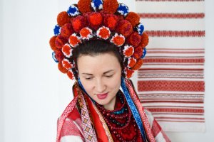 Вінок з помпонами, котасики ,етно вінок, весільний вінок