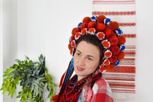 Венок с помпонами, катасики, венок, свадебный венок. - Описание
