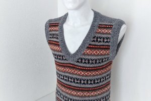 Жилет с классическим орнаментом - Описание