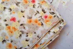 Хлопок для рукоделия цветочки на белом фоне