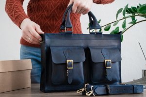 Робота Шкіряний чоловічий портфель.
