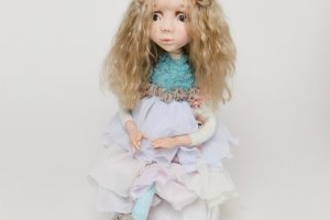 Интерьерная кукла: KRIS - Описание