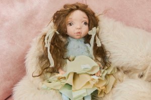 Интерьерная кукла: EMMIE - Описание