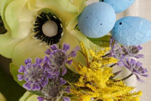 Пасхальный венок с белыми маками - Описание