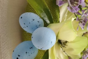 Пасхальный венок с белыми маками - Описание