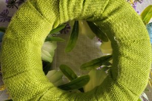 Пасхальный венок с белыми маками - Описание