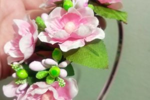 Обідок із квітами яблучне цвітіння - Опис