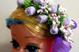 Обідок з маленькими бутонами троянд - Опис