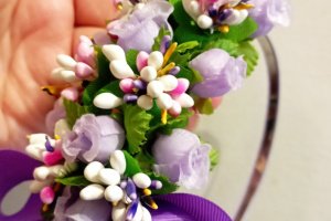 Обідок з маленькими бутонами троянд - Опис