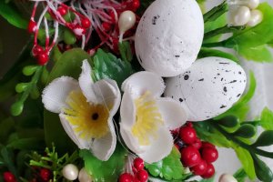 Пасхальный венок + подсвечник в красных тонах - Описание