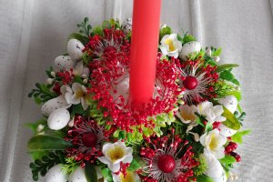 Пасхальный венок + подсвечник в красных тонах - Описание