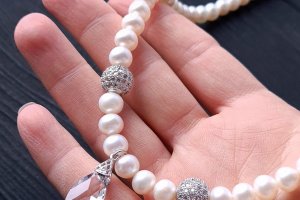 Розкішне кольє з натуральних перлів та кристалу Swarovski - Опис